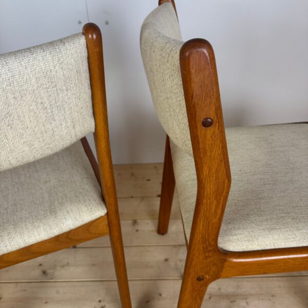 dettaglio legno teak sedie danesi 1960 bianco