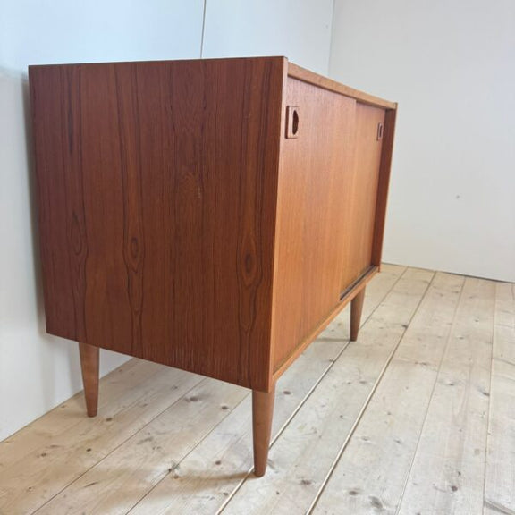 dettaglio legno teak sideboard danimarca 1964