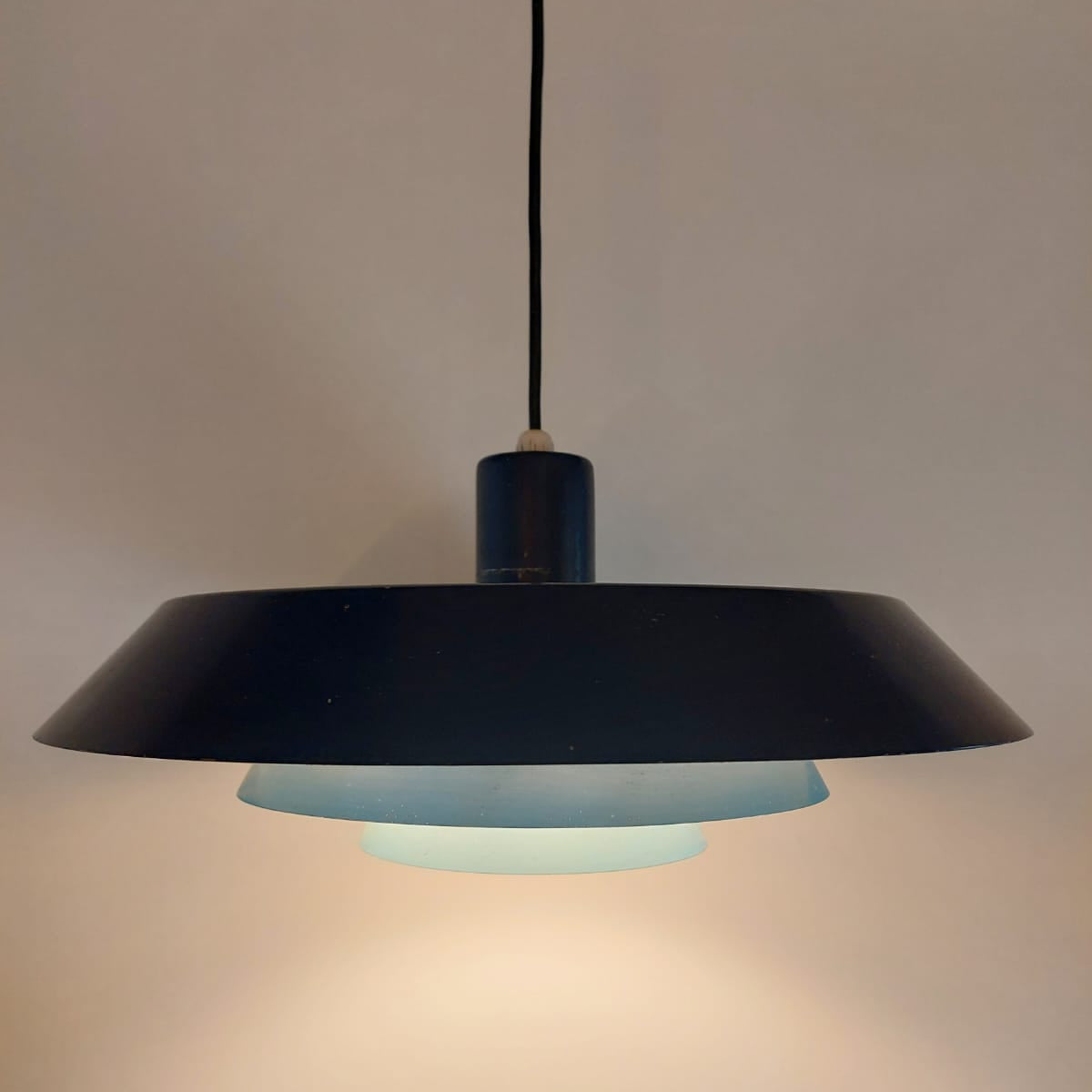 dettaglio luce lyfa troika blu