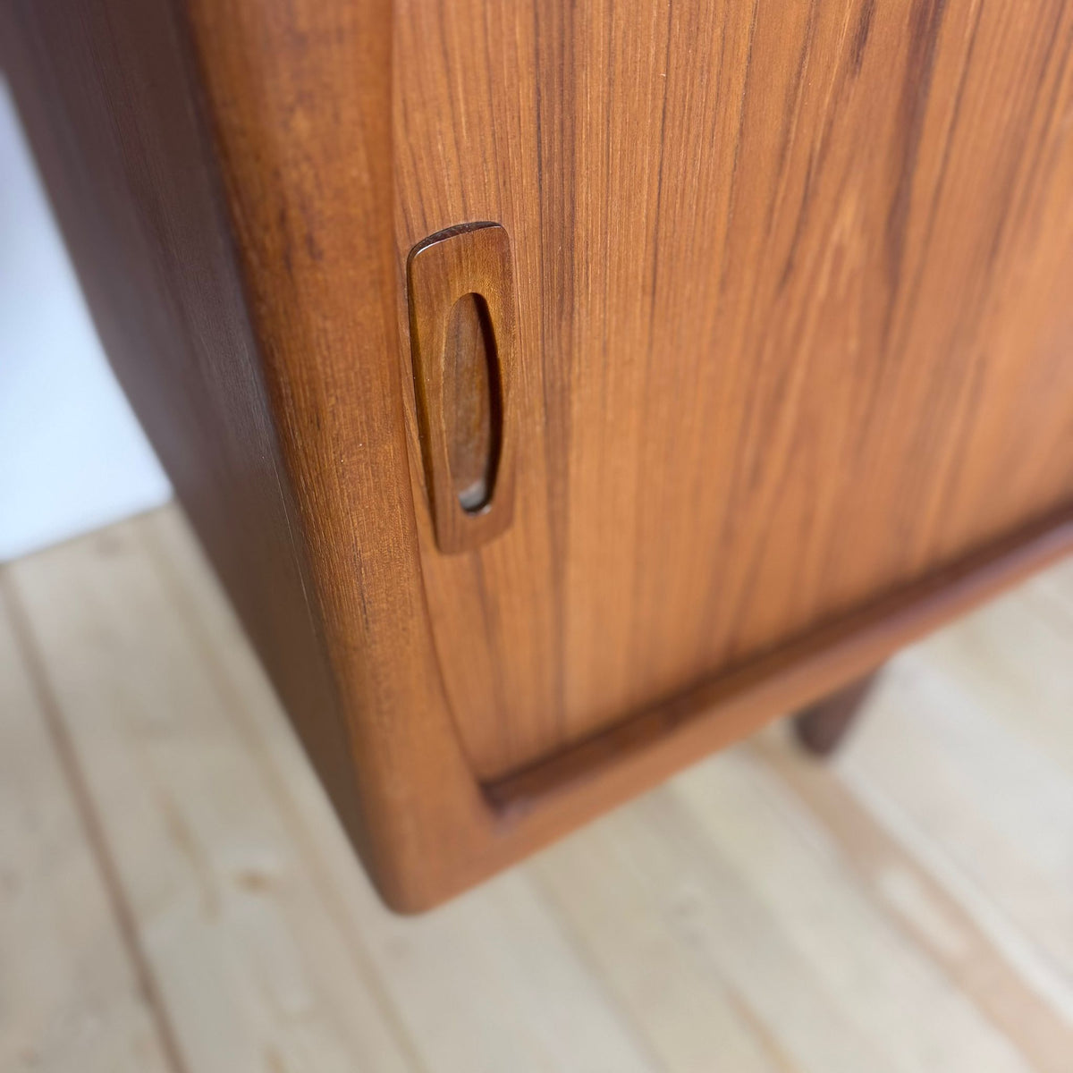 dettaglio maniglie organiche sideboard hp hansen