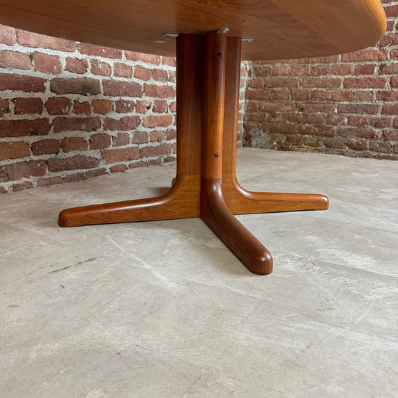 dettaglio marchio dyrlund tavolino vintage stov