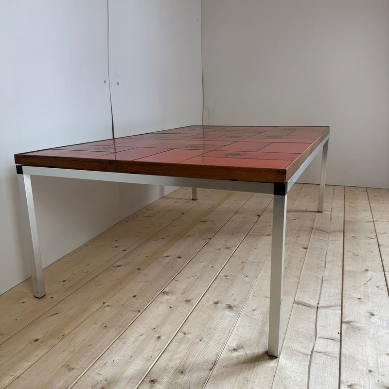 dettaglio piano ceramica rossa mobile vintage