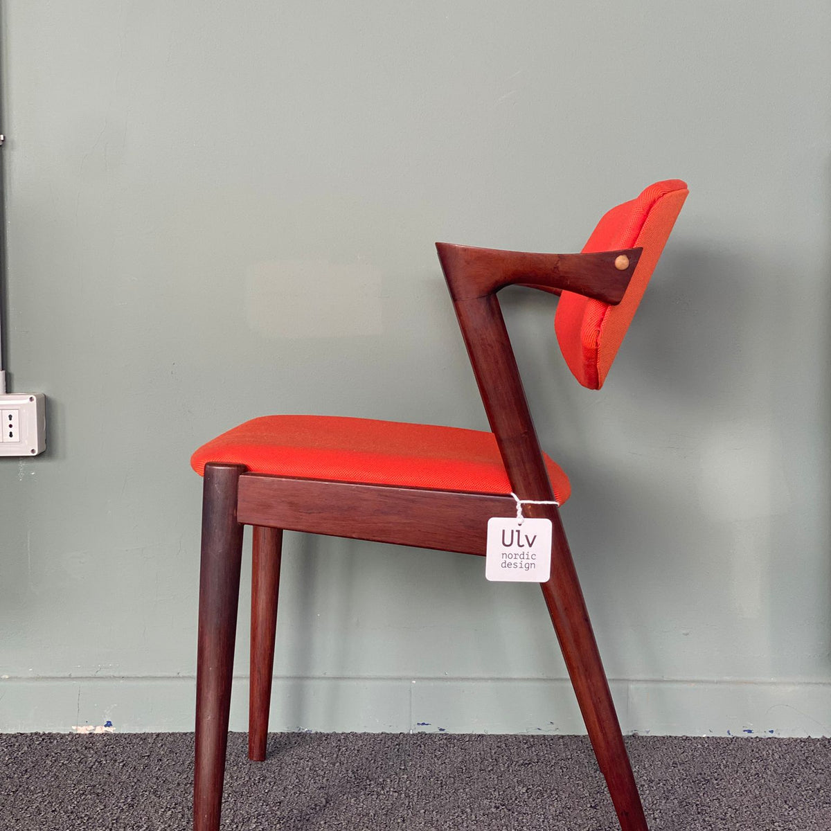 dettaglio schienale e struttura legno teak massello