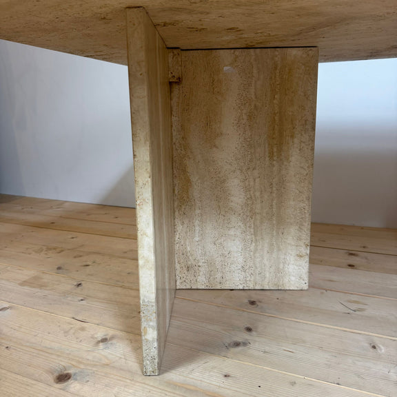 dettaglio superficie pietra travertino beige