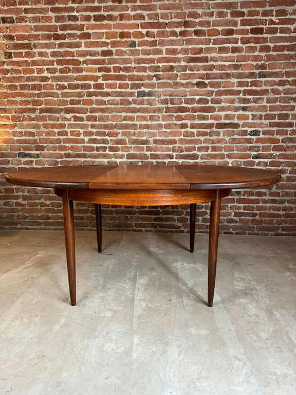 dettaglio tavolo pranzo vintage stov furniture