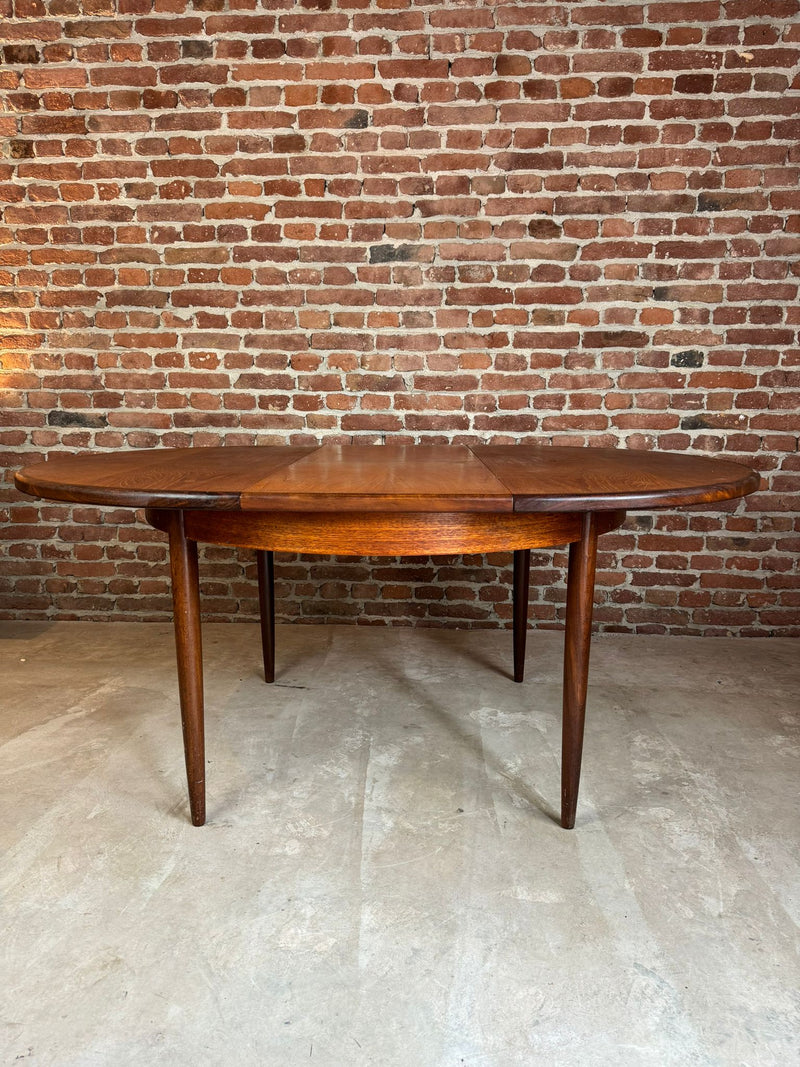 dettaglio tavolo pranzo vintage stov furniture