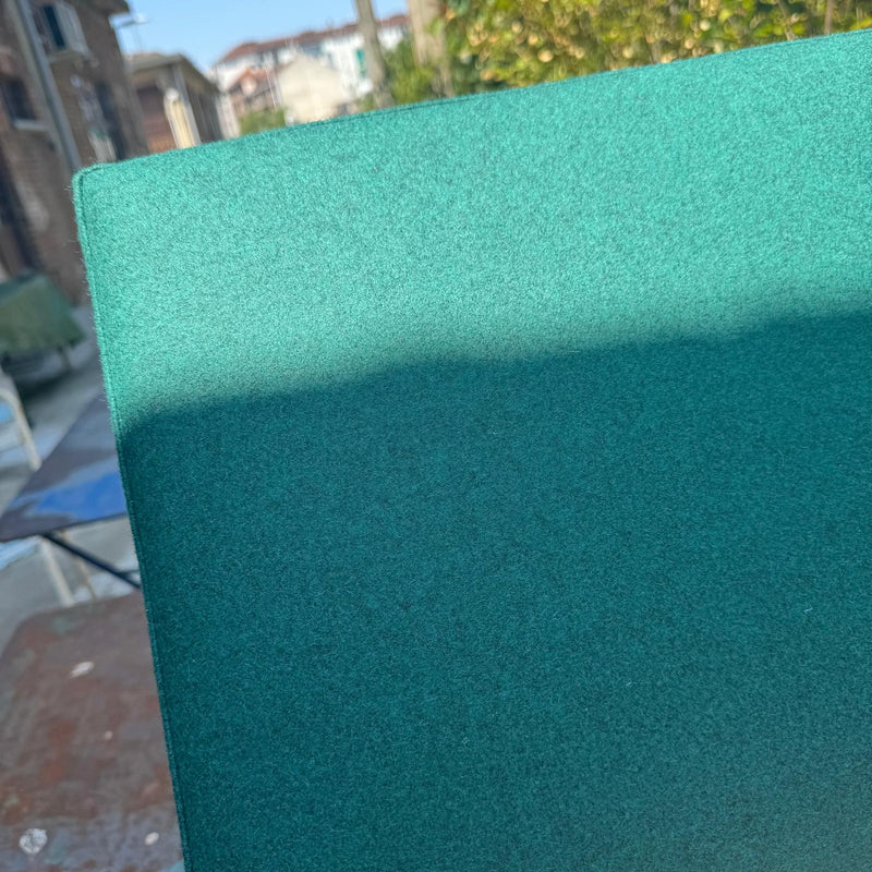 dettaglio tessuto lana verde poltroncina domus