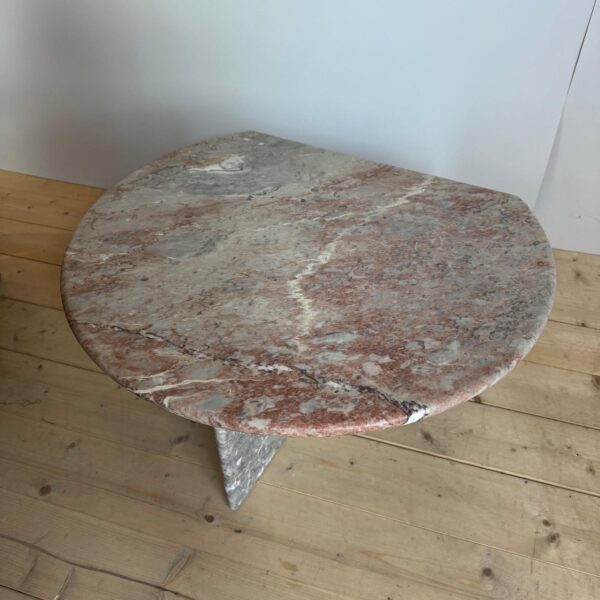 dettaglio venature travertino tavolino caffe