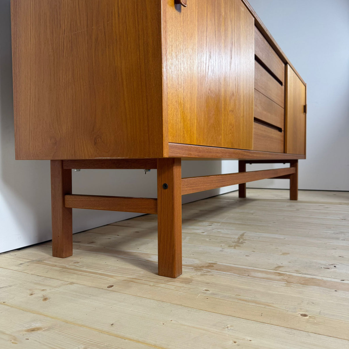 Sideboard “Arild” di Nils Jonsson per Troeds – Svezia, 1960