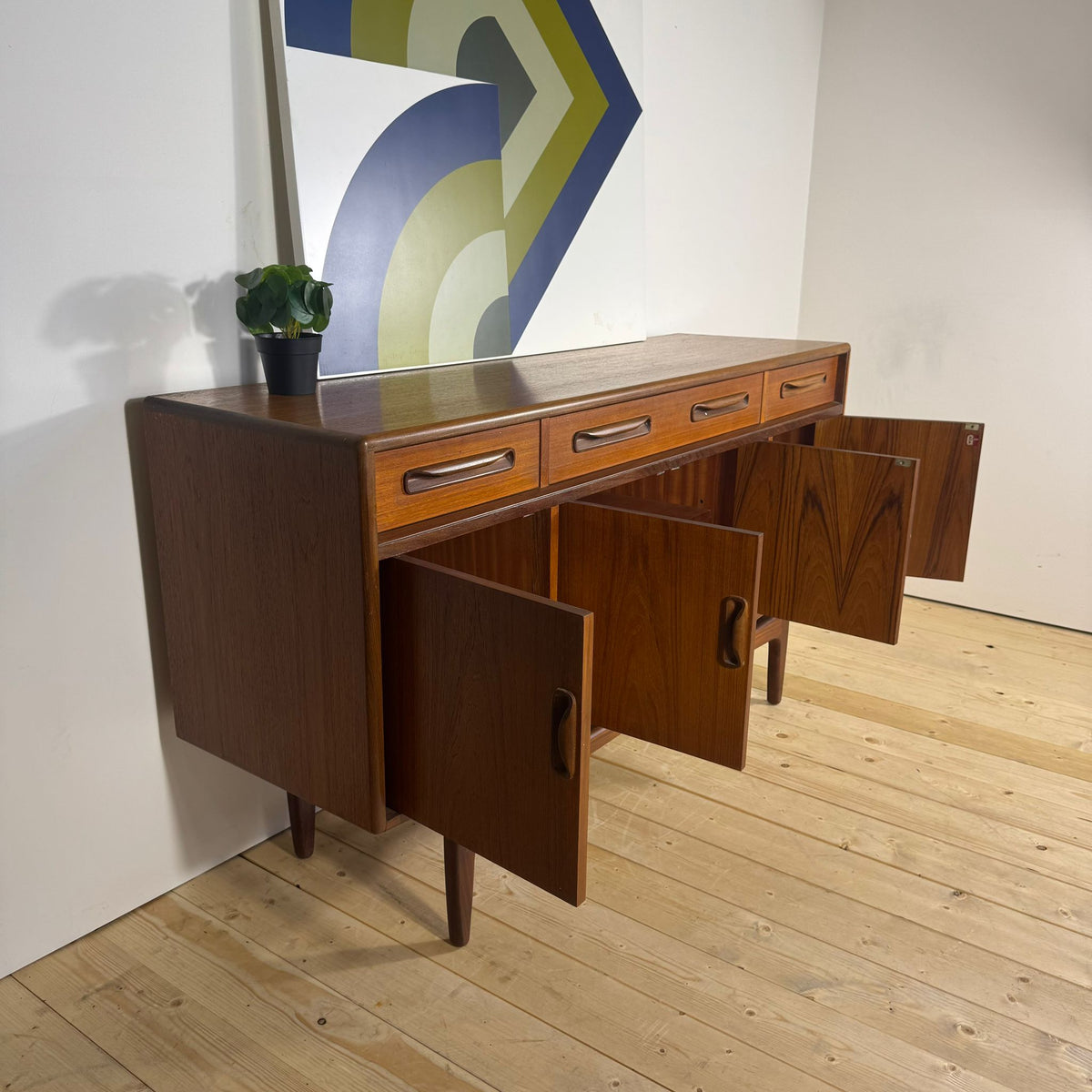 Sideboard G-Plan in Teak – Credenza Mid-Century di Design Britannico