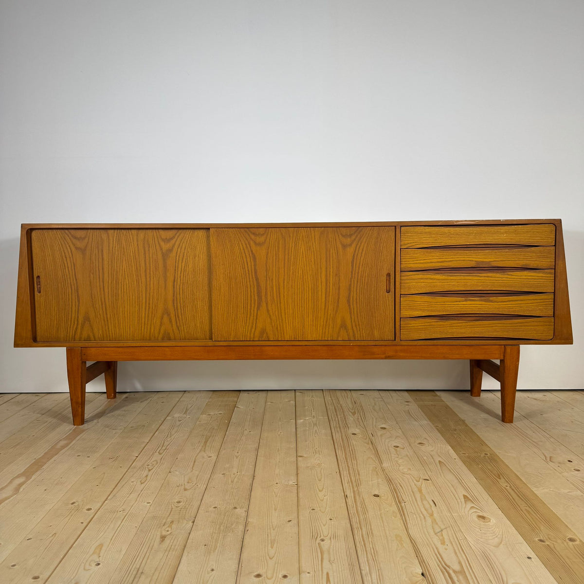Sideboard in Teak Danese Anni ’60 – Ante Scorrevoli e Cassetti