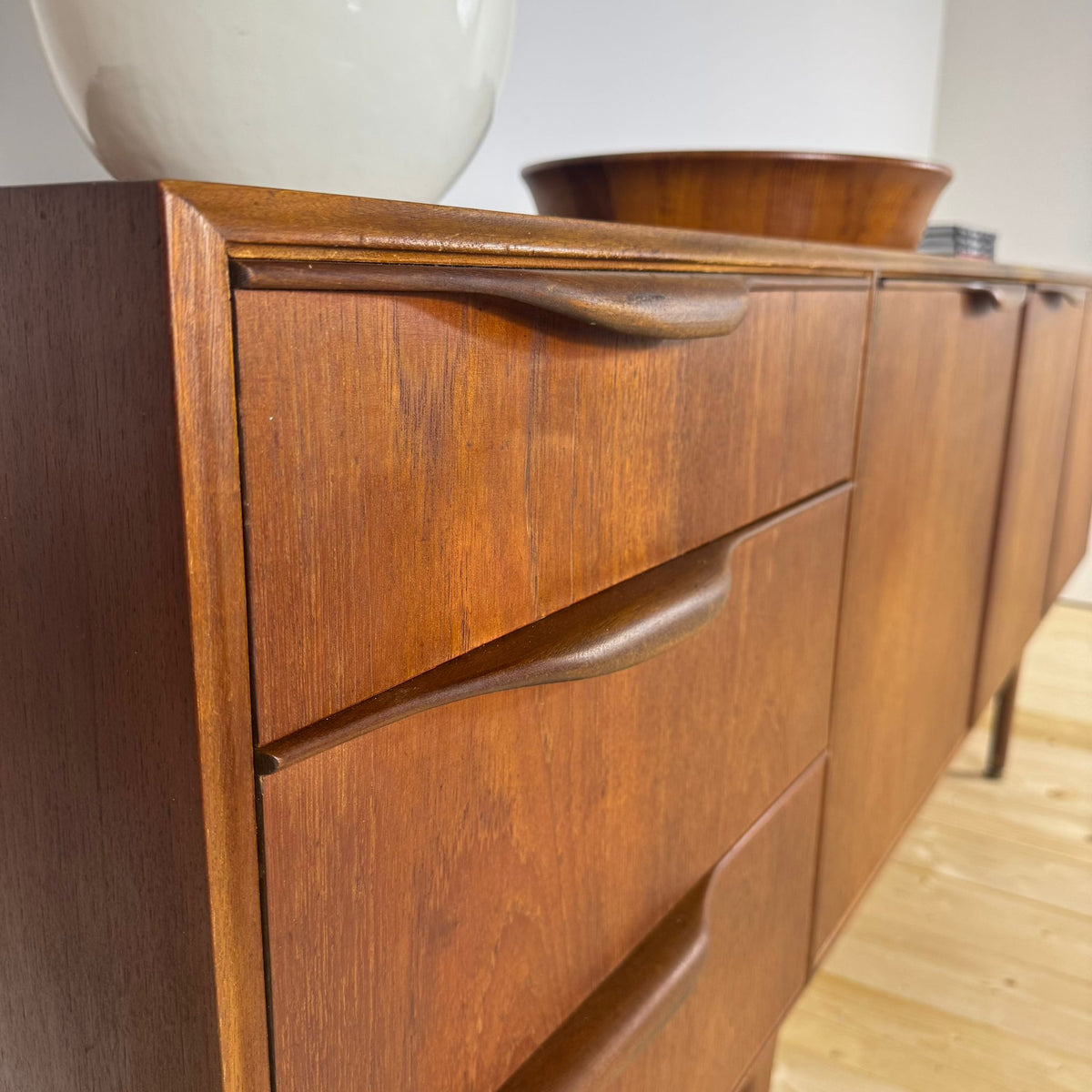 McIntosh sideboard in teak – Mobile vintage restaurato, anni ’60