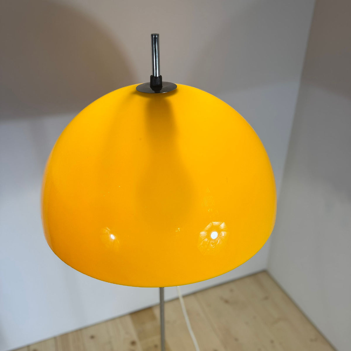 Lampada da Terra Gialla – Design Vintage Nordico