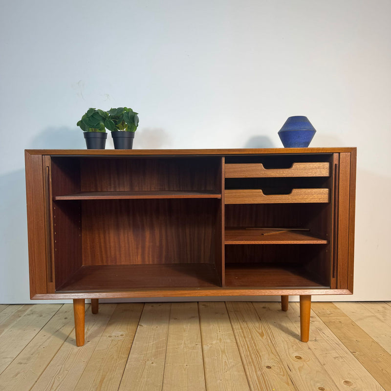Sideboard di Kai Kristiansen in Teak con Ante a Scomparsa – Danimarca Anni ’60