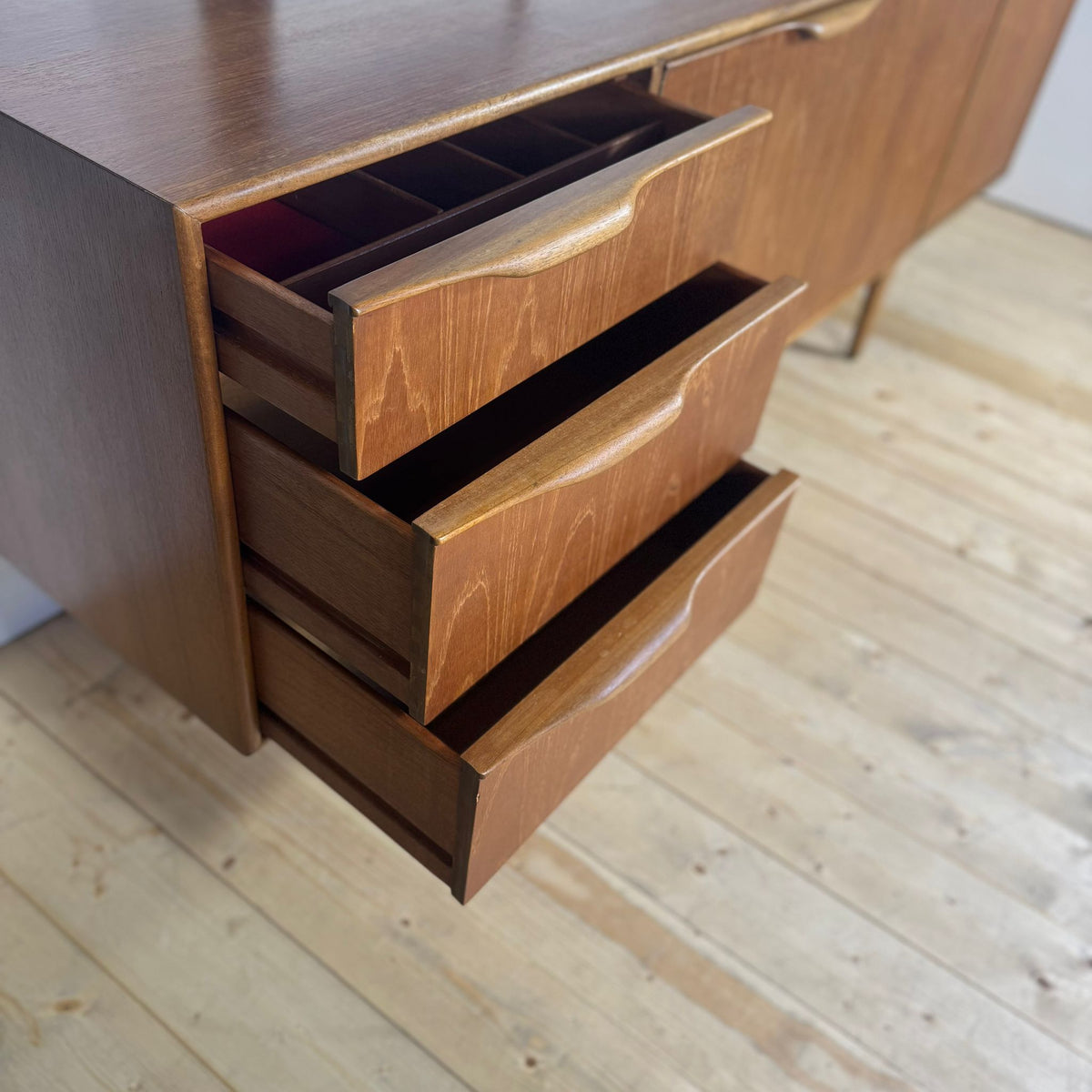 Credenza McIntosh in Teak – Sideboard Mid-Century Scozzese Anni ’60