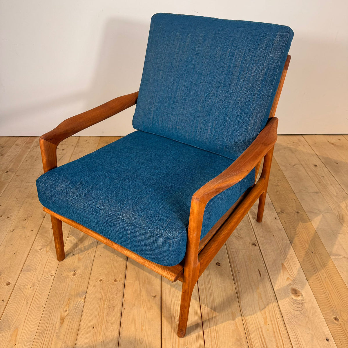 Poltrona di Illum Wikkelsø in teak, anni ’60