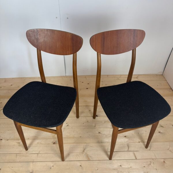 Coppia di sedie da pranzo, teak e tessuto grigio