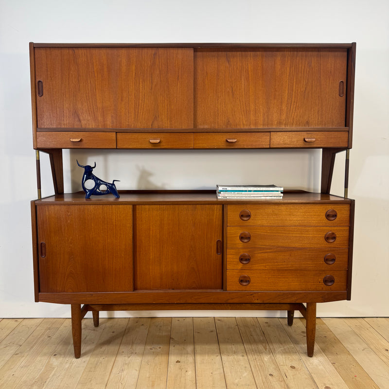 Highboard in teak con ante scorrevoli e cassetti, Danimarca 1960