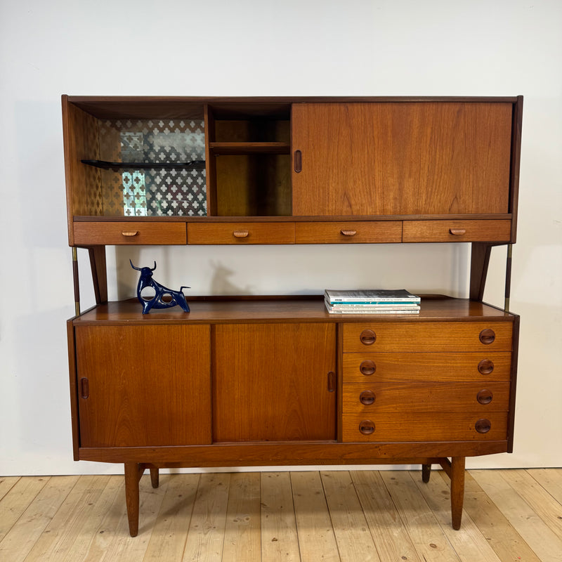 Highboard in teak con ante scorrevoli e cassetti, Danimarca 1960