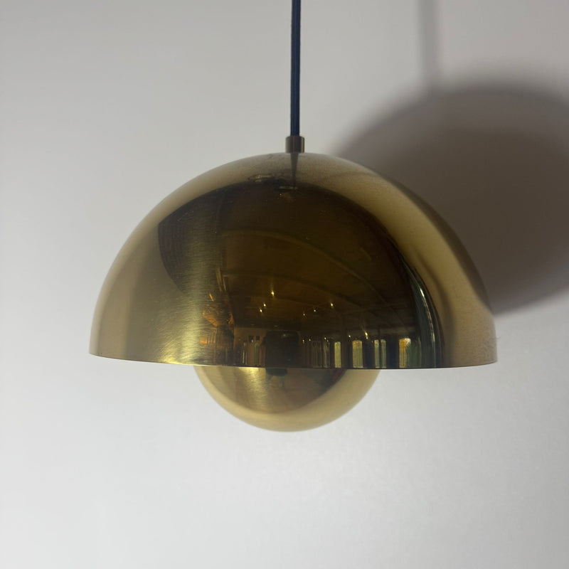 lampada a sospensione iconica mid century