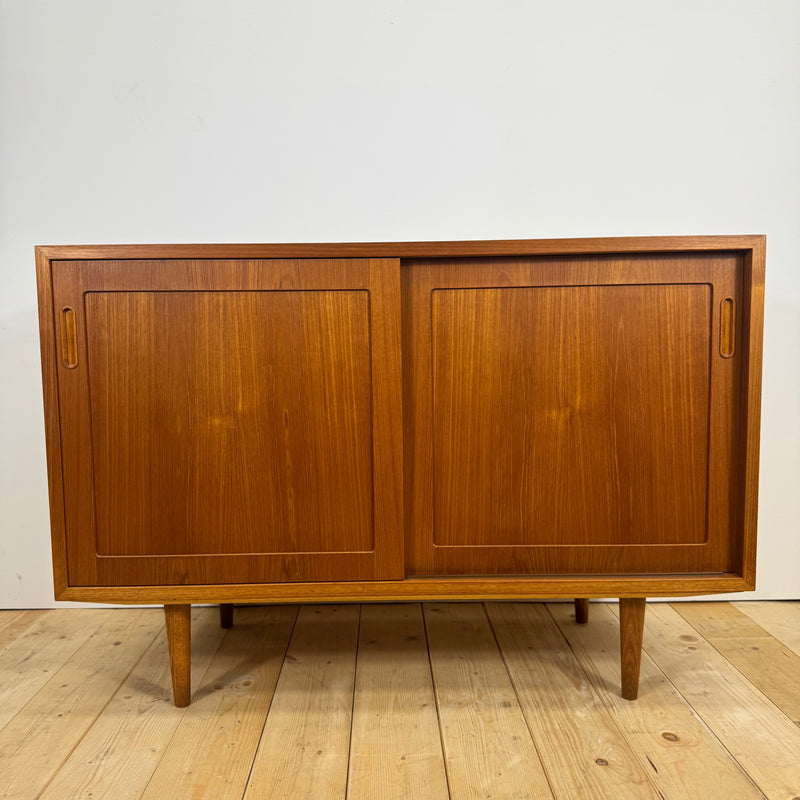 Sideboard in teak con ante scorrevoli