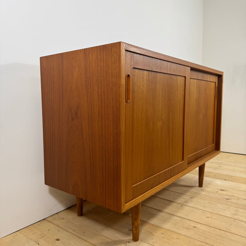 Sideboard in teak con ante scorrevoli