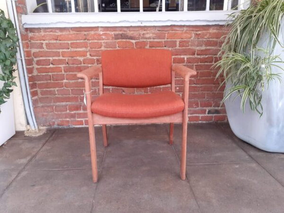 poltroncina vintage danimarca 1960 tessuto arancione