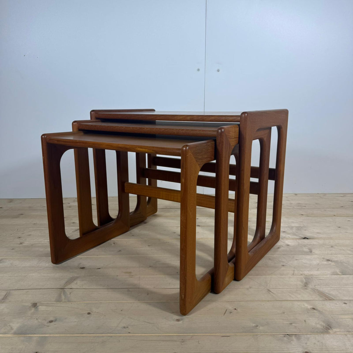 set tavolini nesting teak danimarca 1960