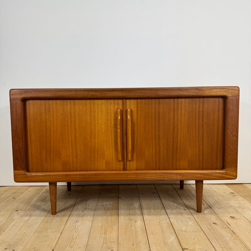 Sideboard Dyrlund in teak con ante a scomparsa e cassetti interni, Danimarca 1960
