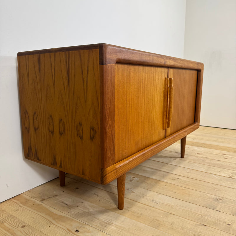 Sideboard Dyrlund in teak con ante a scomparsa e cassetti interni, Danimarca 1960