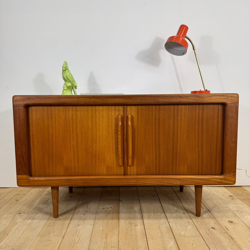 Sideboard Dyrlund in teak con ante a scomparsa e cassetti interni, Danimarca 1960