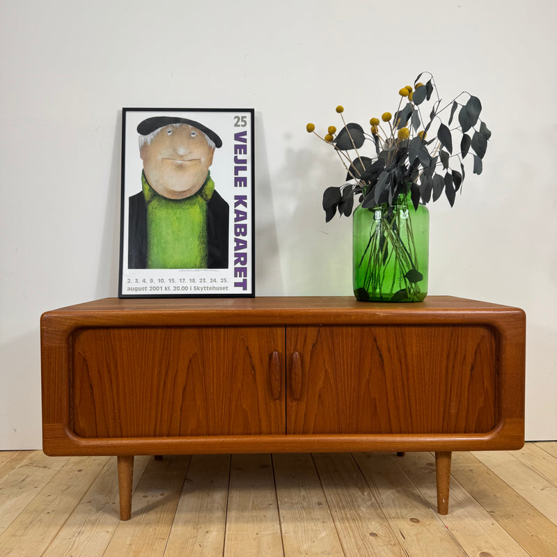 Sideboard basso Dyrlund con ante a scomparsa in teak, Danimarca 1960