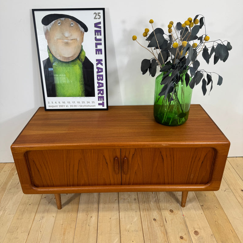 Sideboard basso Dyrlund con ante a scomparsa in teak, Danimarca 1960