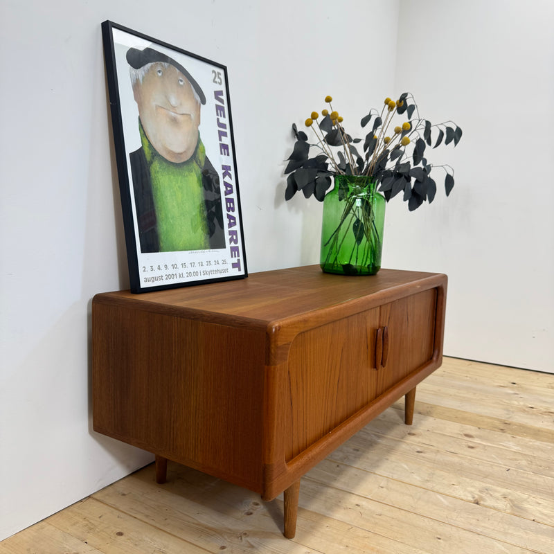 Sideboard basso Dyrlund con ante a scomparsa in teak, Danimarca 1960
