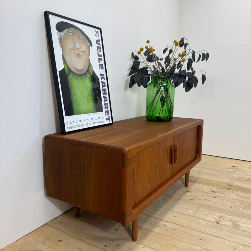Sideboard basso Dyrlund con ante a scomparsa in teak, Danimarca 1960