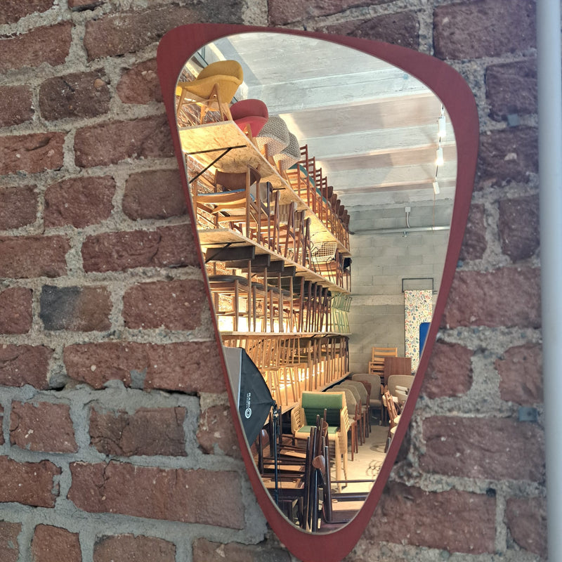 specchio asimmetrico design scandinavo anni 60