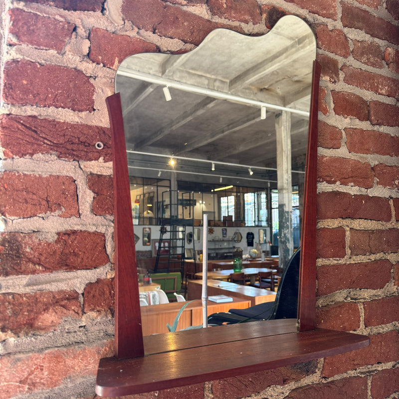 specchio vintage irregolare con mensola teak