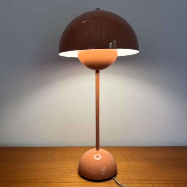 vista accesa lampada flowerpot verner panton stov